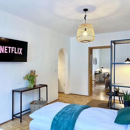 Sapphire Apartment: Free Parking + Netflix + Bathtub Essen Exteriér fotografie