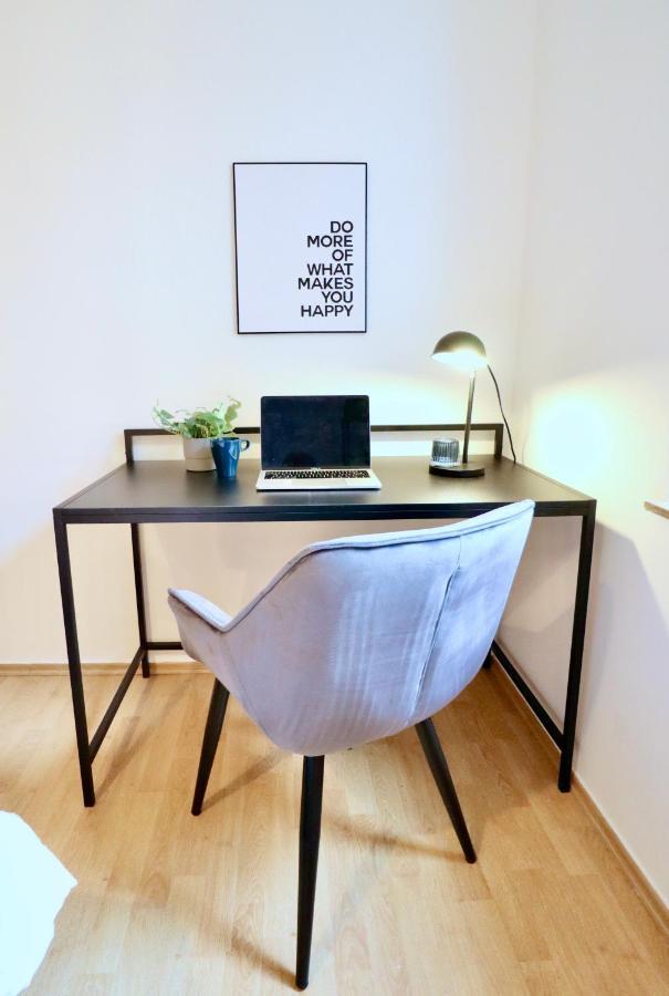 Sapphire Apartment: Free Parking + Netflix + Bathtub Essen Exteriér fotografie